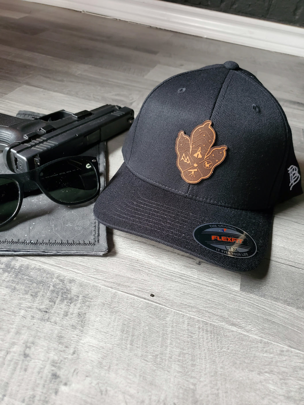 Curved Flex Fit  BLK [Tan Leather Logo]